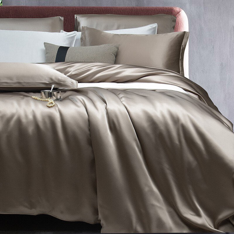 Luxurious 100% Mulberry Silk Duvet Cover Set: Ultra-Soft and Breathable 22 Momme Nature Silk Bedding with 1 Duvet Cover, 1 Bed Sheet, and 2 Pillowcases - Experience Ultimate Comfort and Elegance in Your Bedroom