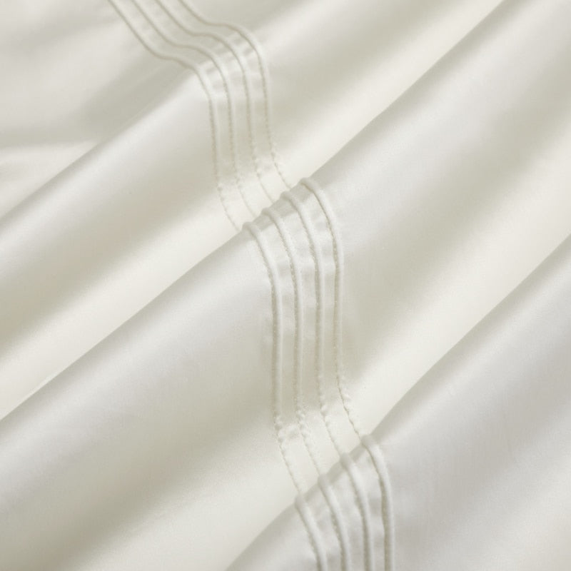 Experience Ultimate Comfort with Our 1500 Thread Count Pima Cotton Luxury Bedding Set - High-End White Quilts Cover with Fitted Sheet - Soft & Smooth Solid Color Design for a Serene Sleep